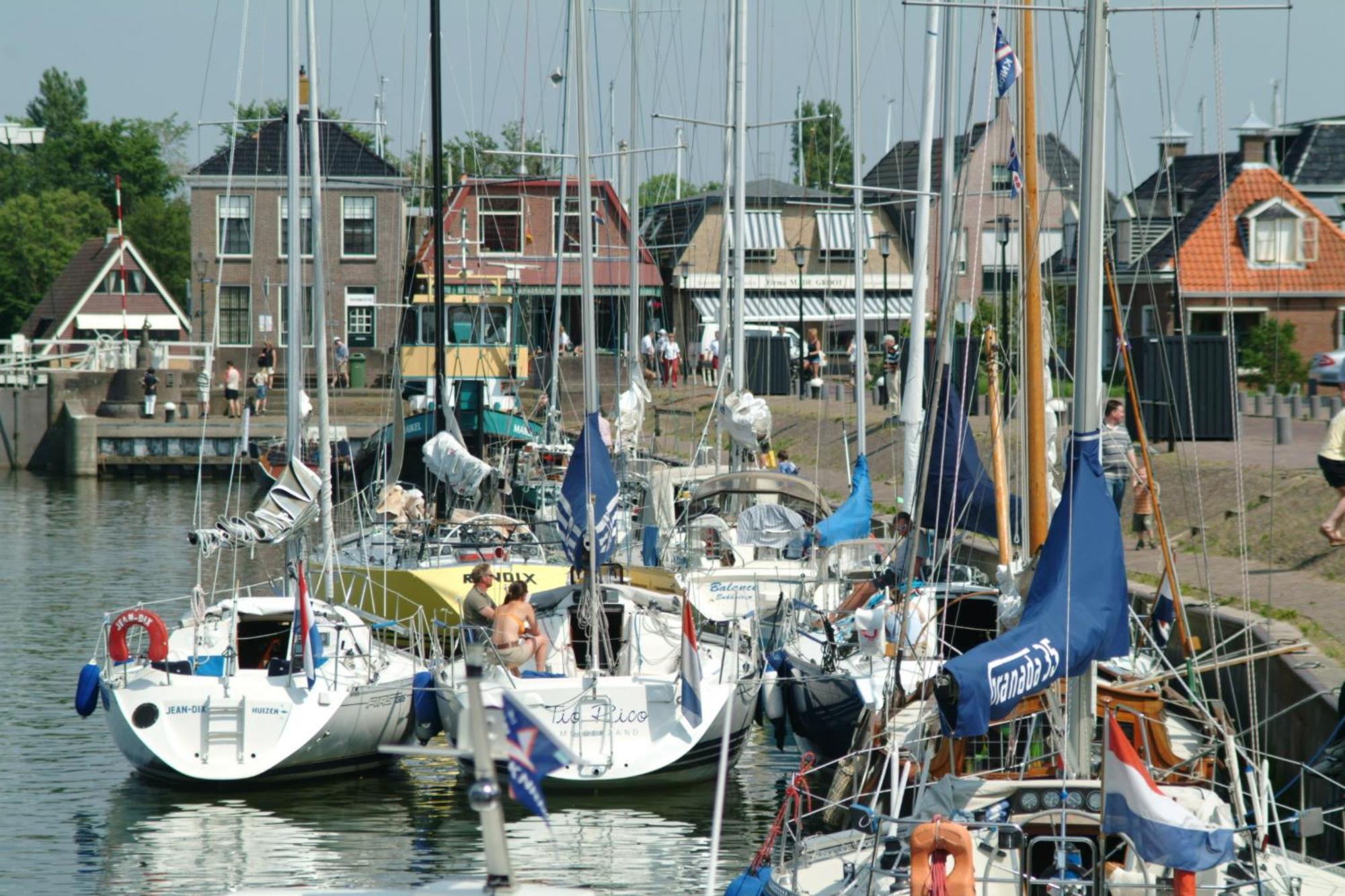 Hanzehuis Appartementen Stavoren Buitenkant foto